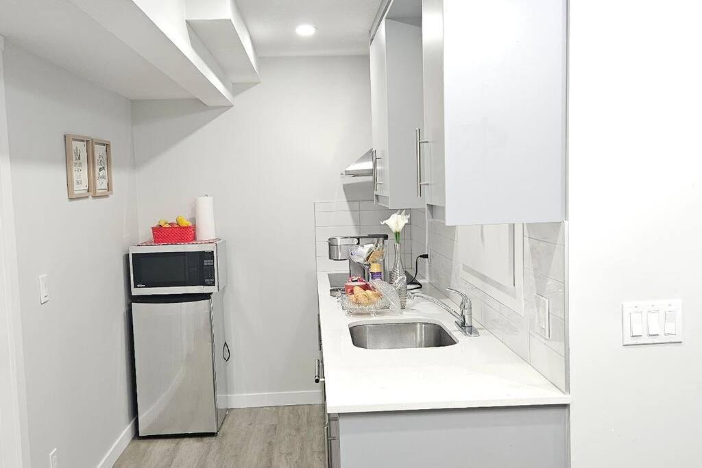 Cozy Suites In Calgary Area Balzac Buitenkant foto