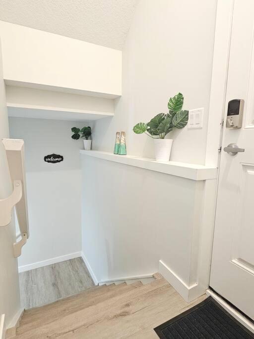 Cozy Suites In Calgary Area Balzac Buitenkant foto