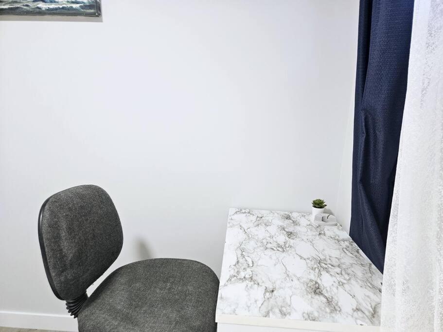 Cozy Suites In Calgary Area Balzac Buitenkant foto