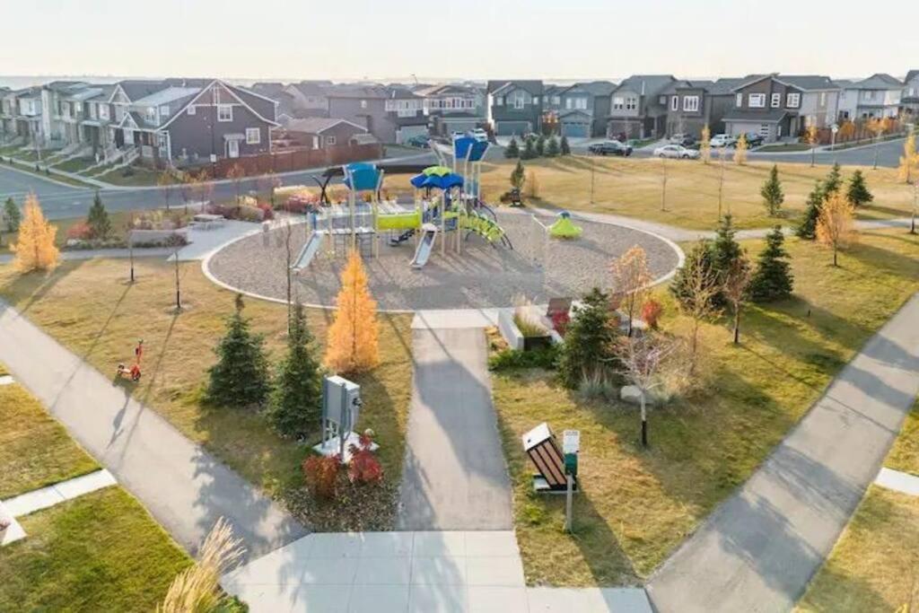 Cozy Suites In Calgary Area Balzac Buitenkant foto