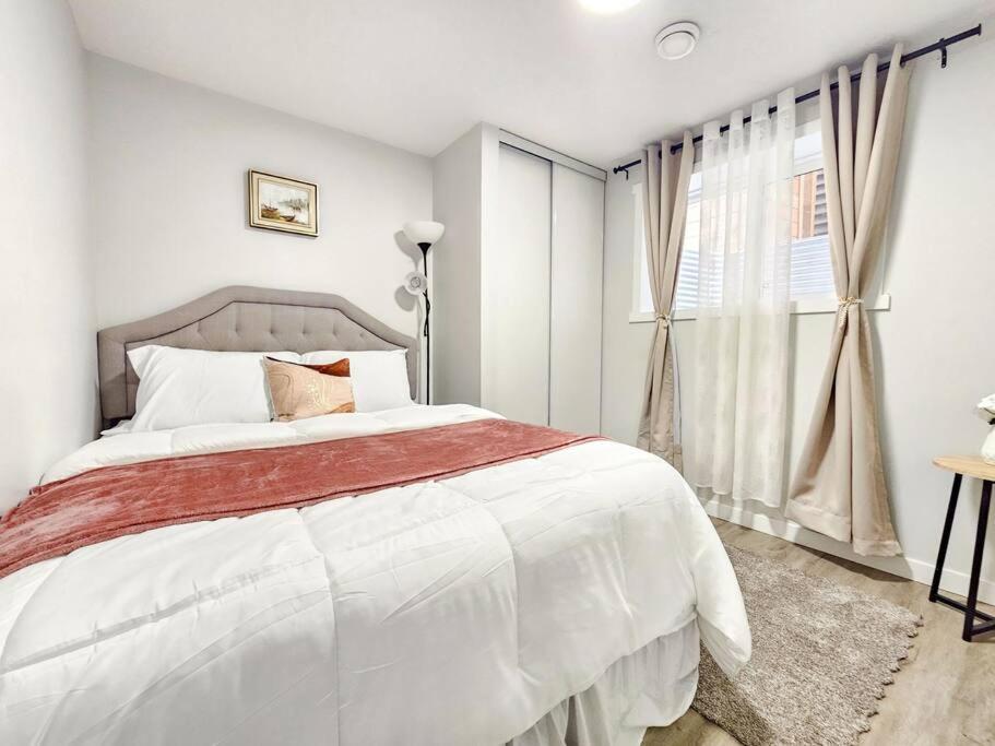 Cozy Suites In Calgary Area Balzac Buitenkant foto