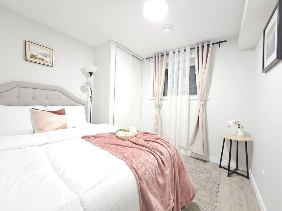 Cozy Suites In Calgary Area Balzac Buitenkant foto