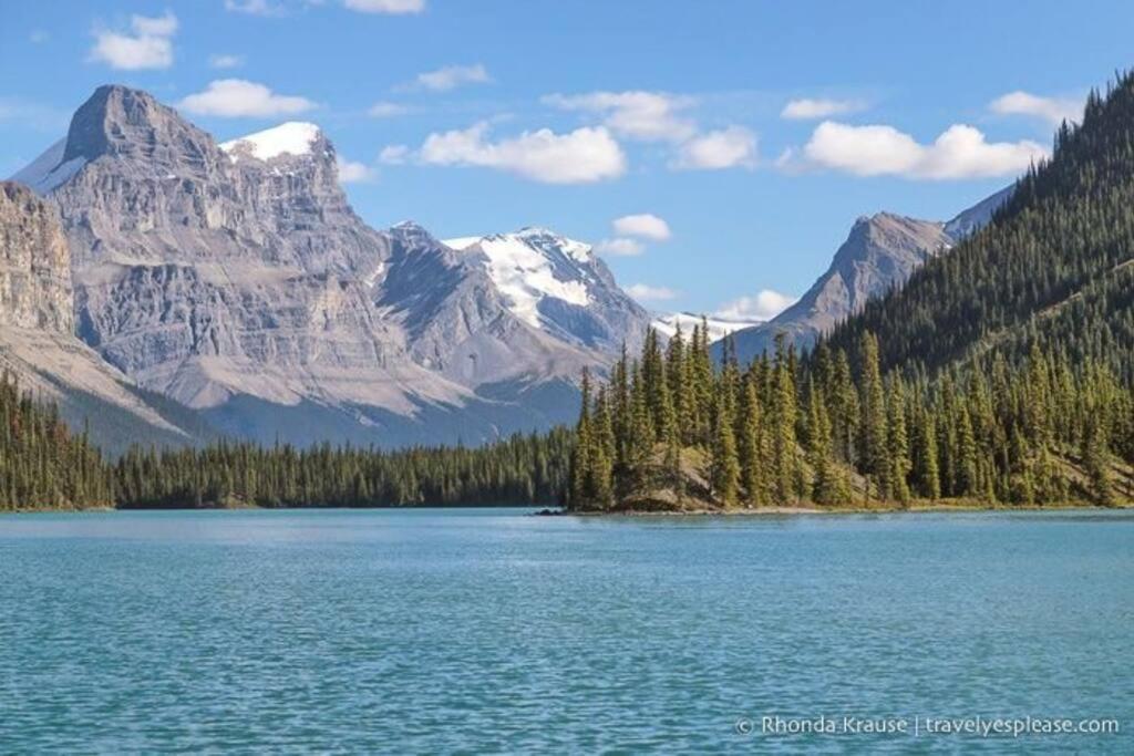 Cozy Suites In Calgary Area Balzac Buitenkant foto